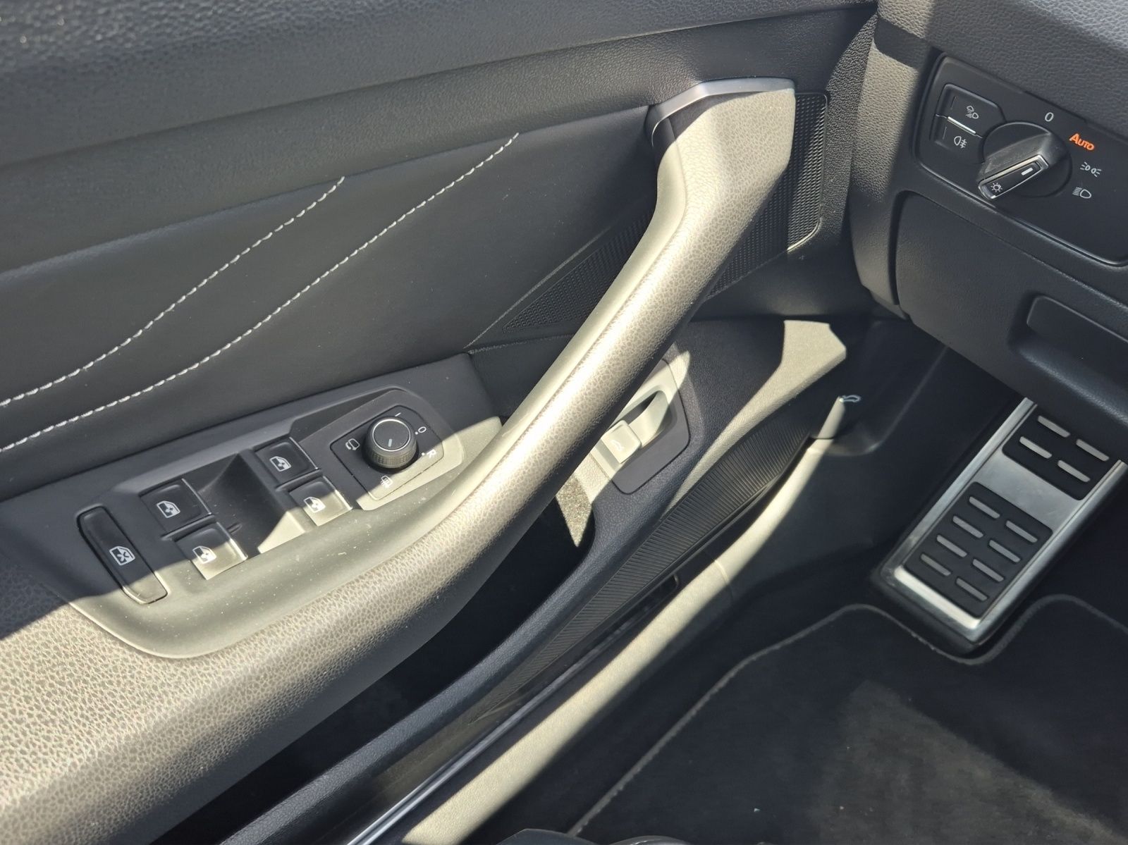 Fahrzeugabbildung Volkswagen Arteon SB TDI DSG R-Line LED ACC 19" DCC AHK NAV