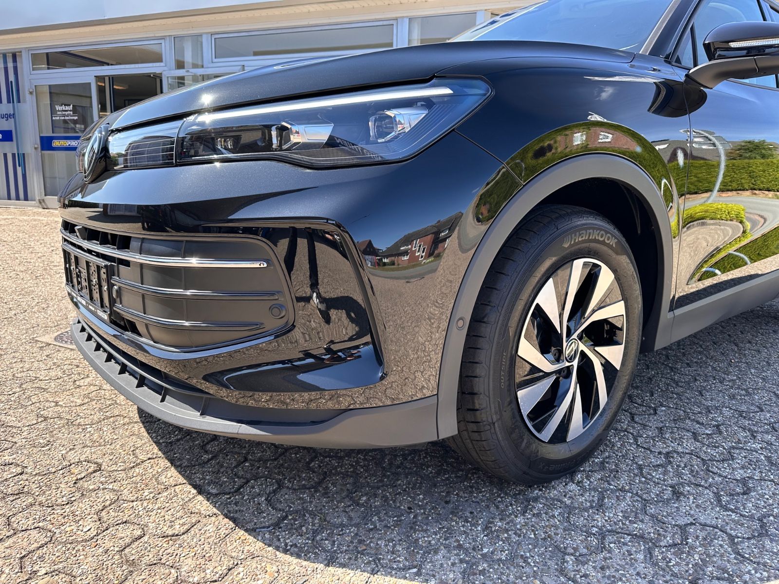 Fahrzeugabbildung Volkswagen Tiguan 1.5 eTSI Life DSG AHK/ACC/APP/LED+/360°