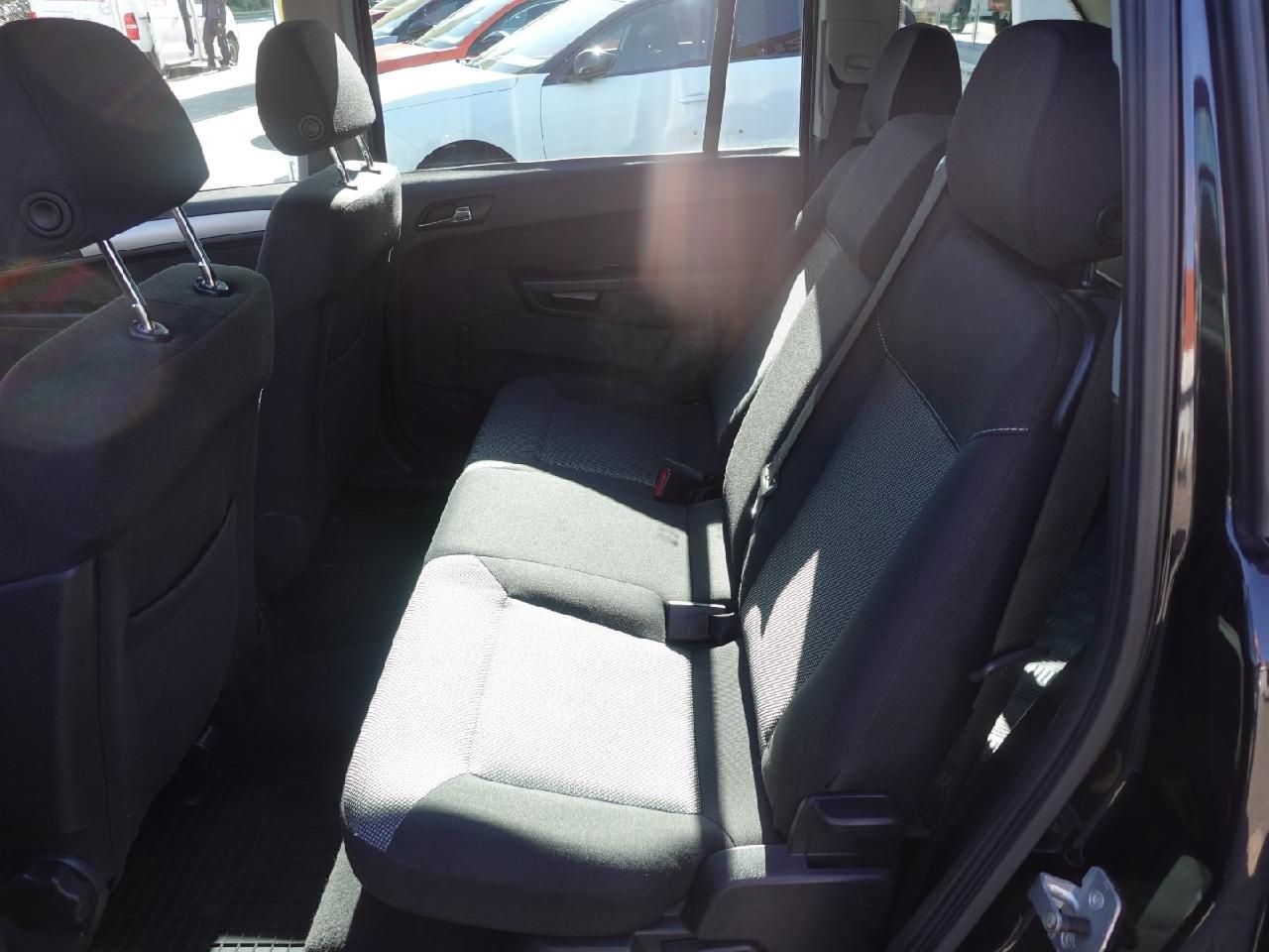 Fahrzeugabbildung Opel Zafira B 1,8 Design Edition 7-Sitzer