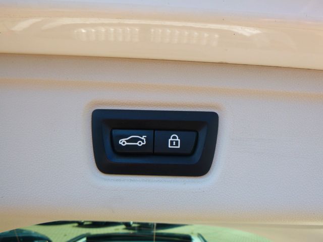 Fahrzeugabbildung BMW 320d Touring >HeadUp/AHK/LED/PANO/PDC/SHZ<