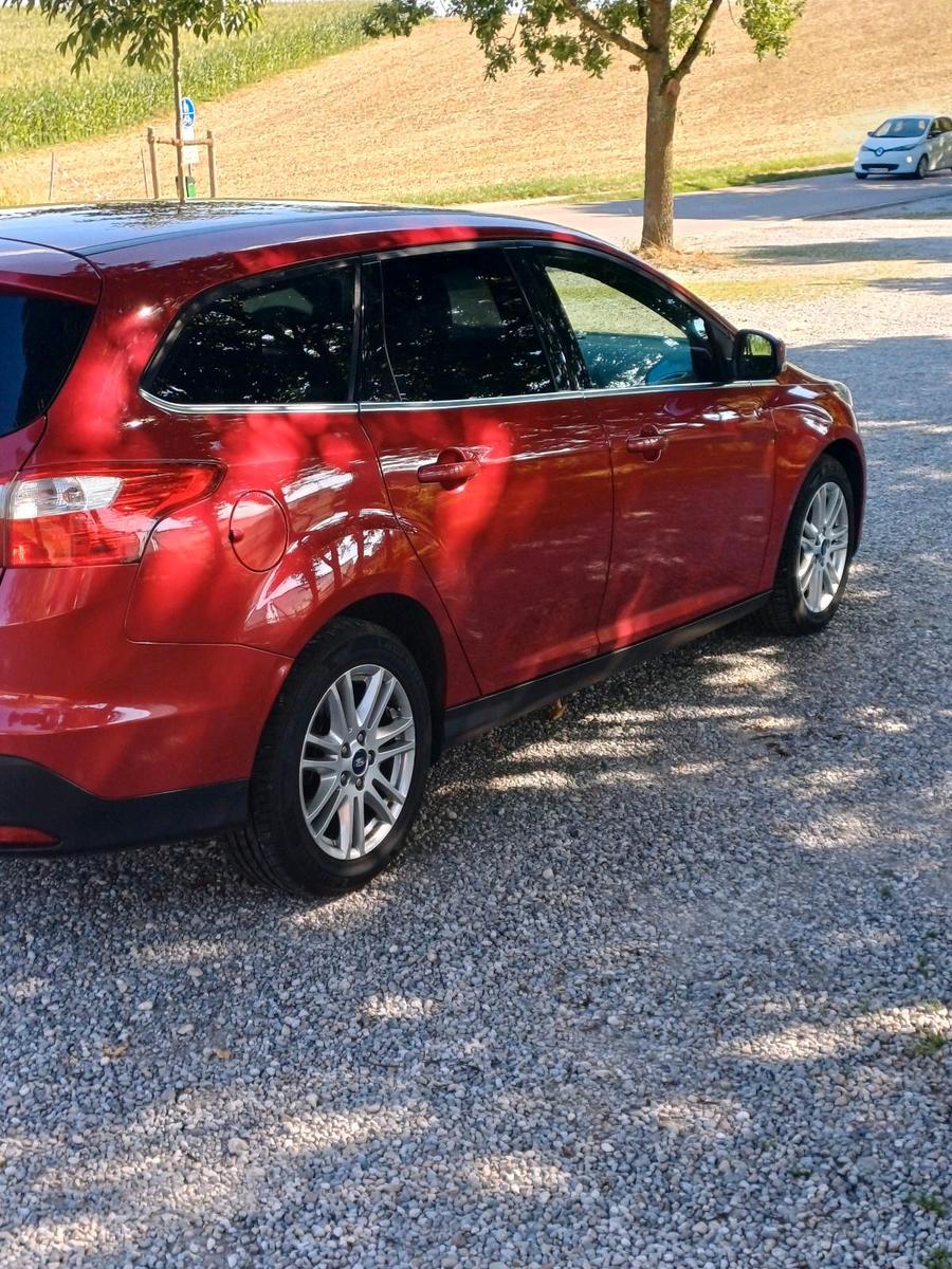 Ford Focus 2013 — rear view