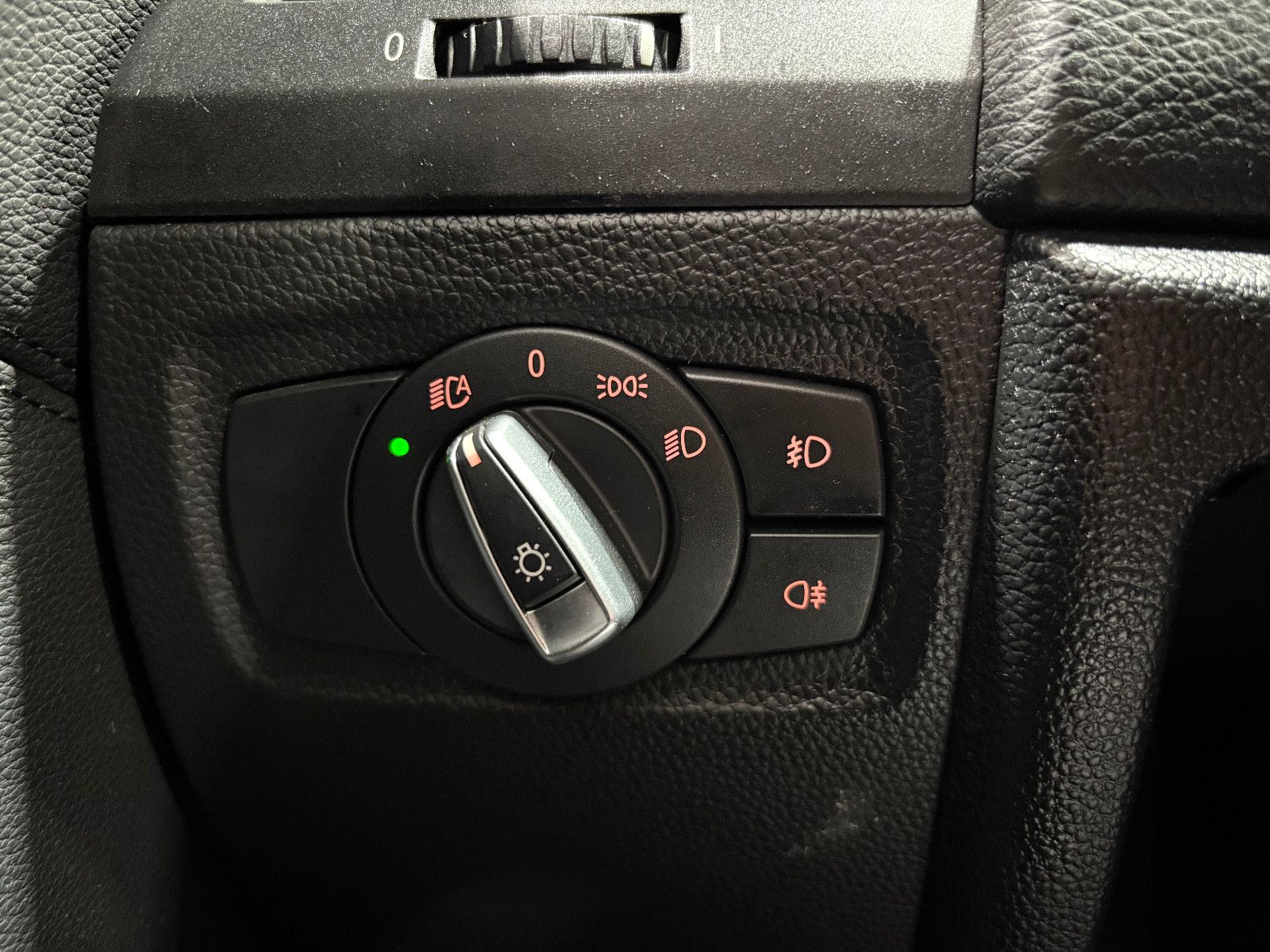 Fahrzeugabbildung BMW 118i Baureihe 1 Cabrio/NAVI/PDC/SHZ/KLIMA/8-FACH