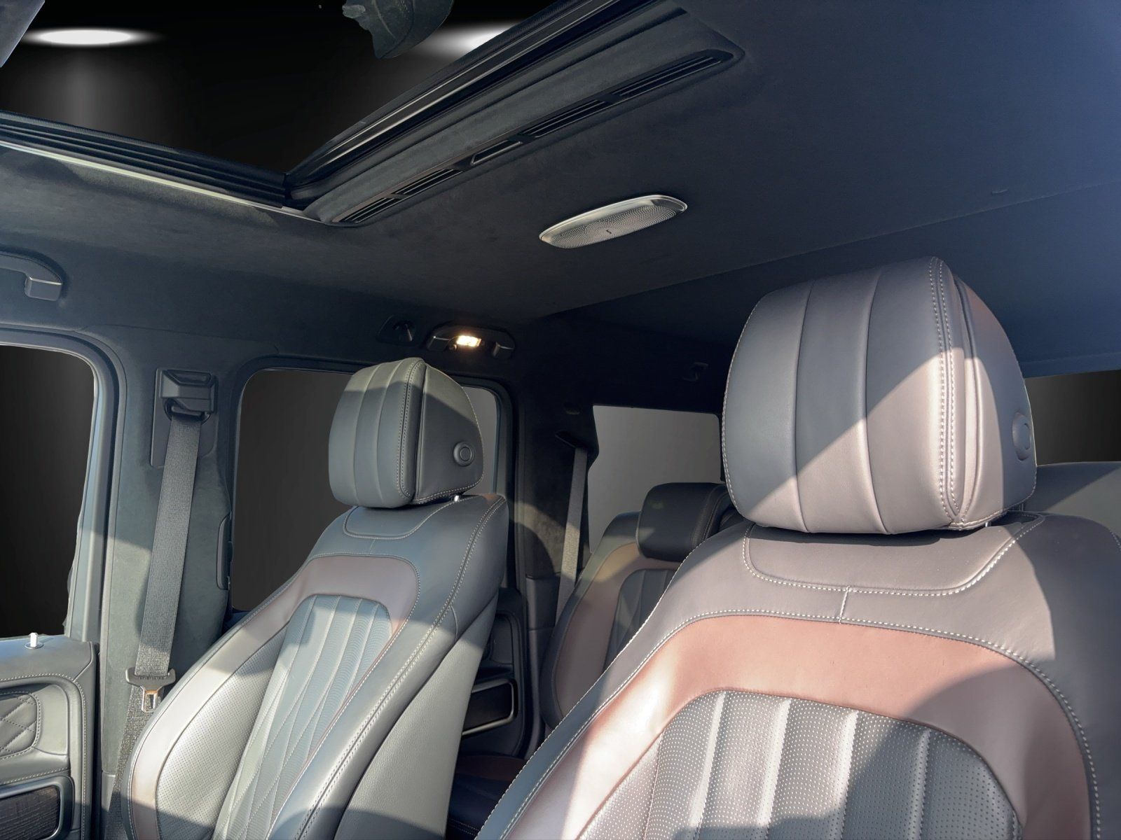 Fahrzeugabbildung Mercedes-Benz G450d Professlo SUPERIOR bicolour AHK Dachträger