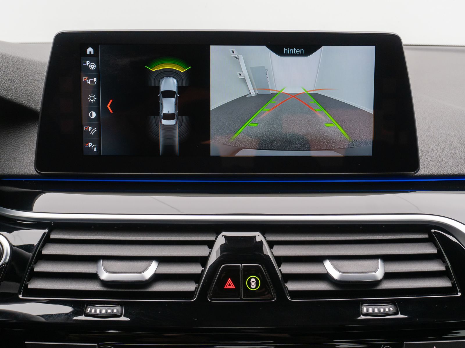 Fahrzeugabbildung BMW 530d Sport Line ACC Kamera HUD HiFi DisplayKey