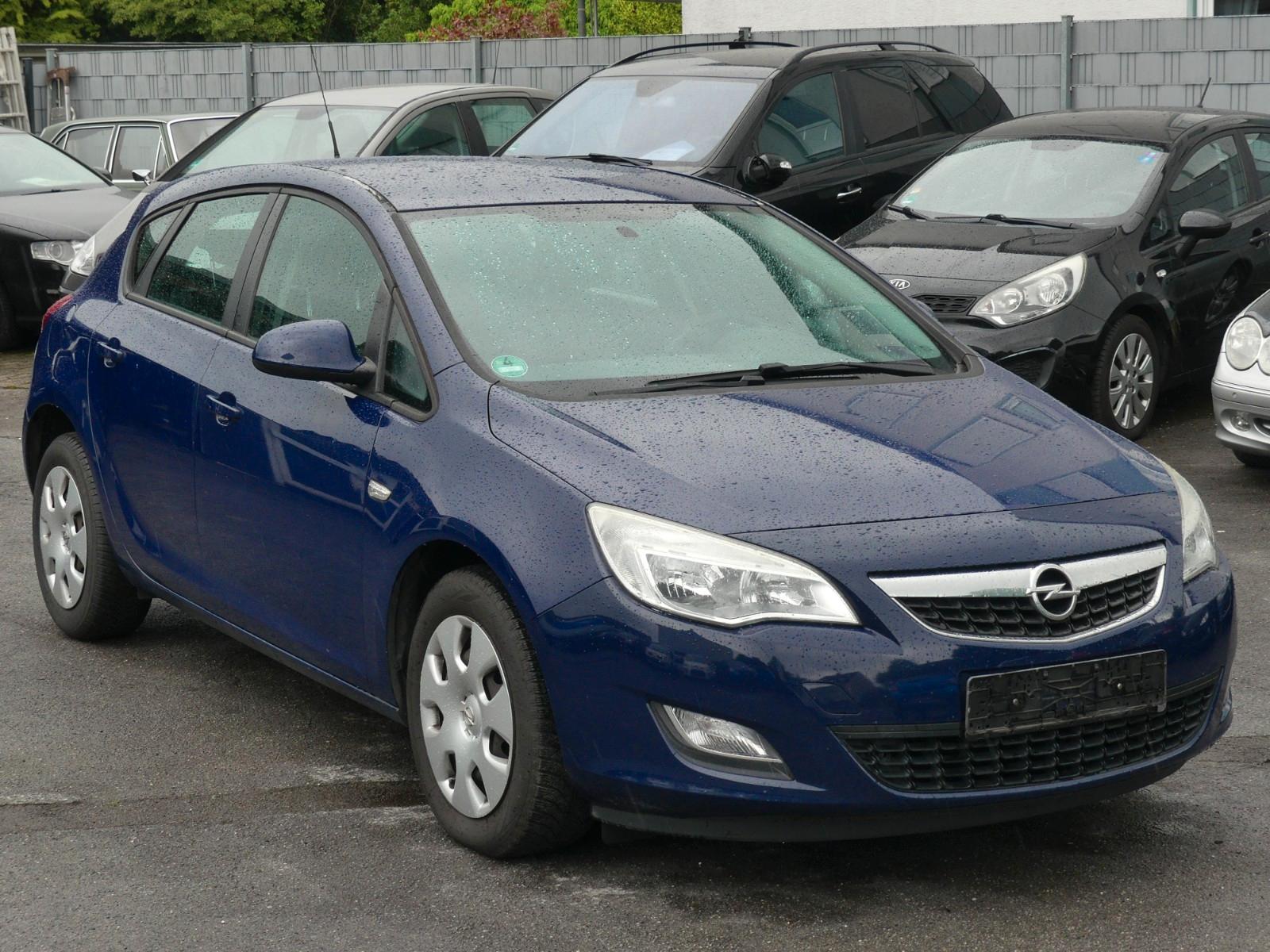 Opel Astra J Lim. 5-trg. Selection