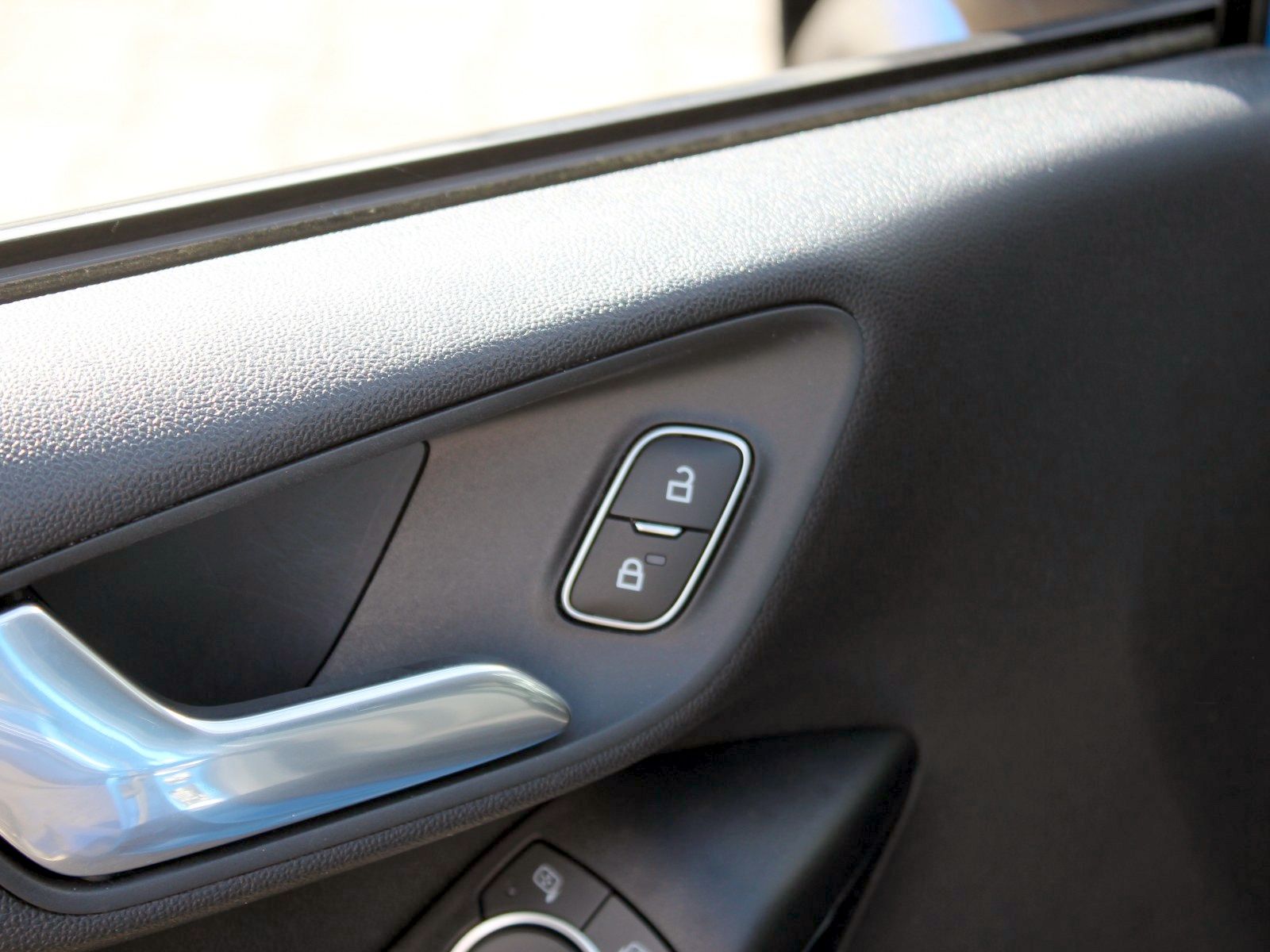 Fahrzeugabbildung Ford Fiesta Cool & Connect 1,0 EcoBoost Start/Stopp