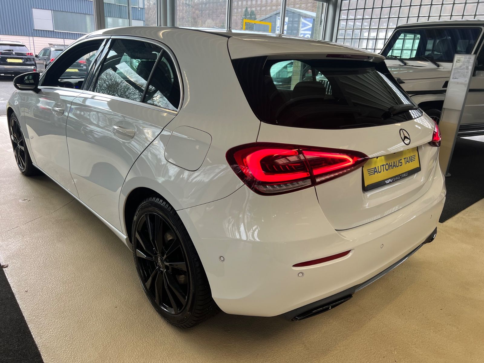 Fahrzeugabbildung Mercedes-Benz A 200 *AMBIENTE*WIDESCREEN*KAMERA*CARBON*LED*