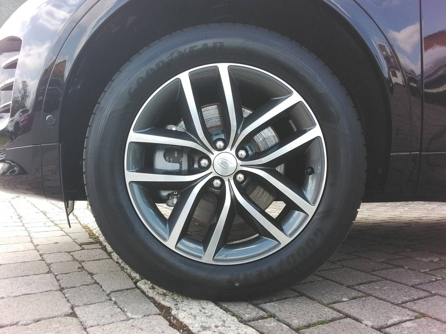 Fahrzeugabbildung Land Rover Discovery Sport D200 Landmark