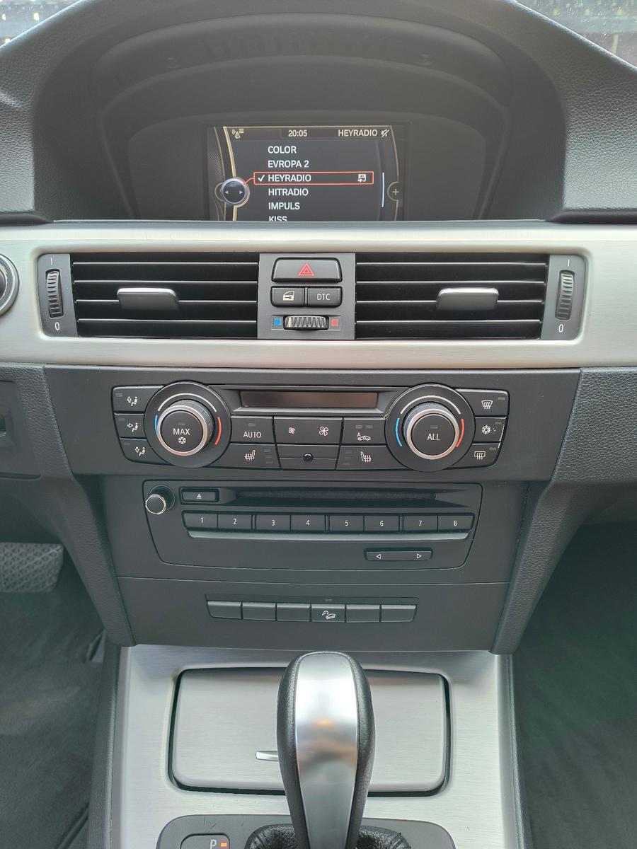 BMW 330 2010 — photo 11