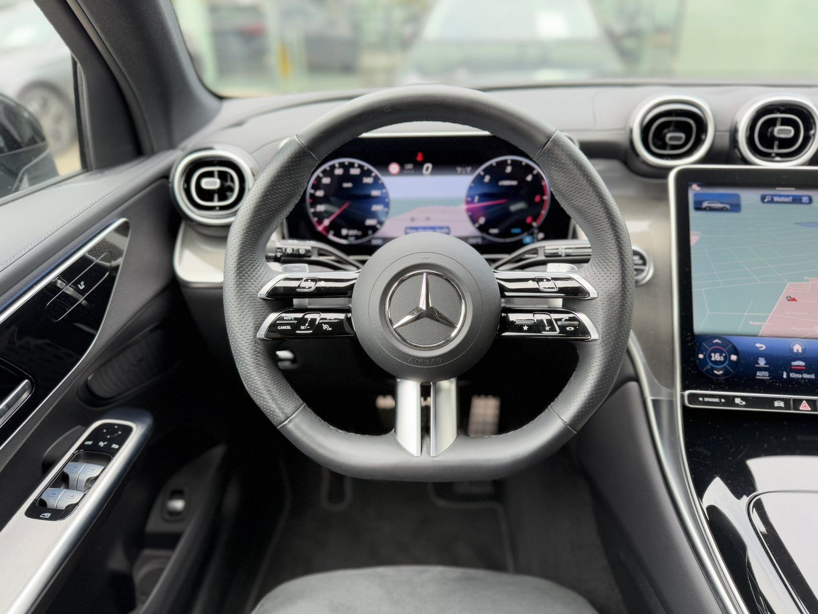 Fahrzeugabbildung Mercedes-Benz GLC 220 d 4M AMG*DISTRONIC*AHK*NIGHT-PAKET*KAMER