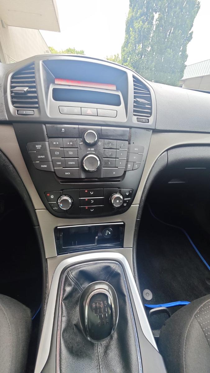 Opel Insignia 2010 — photo 14