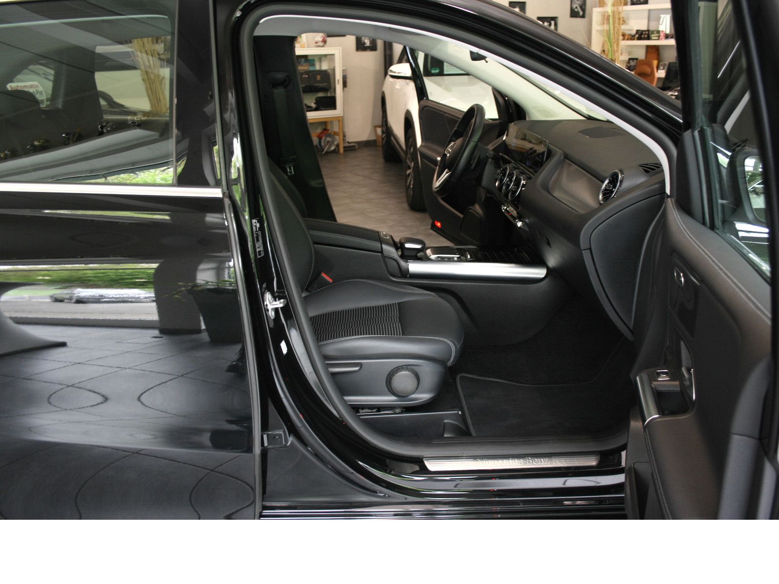 Fahrzeugabbildung Mercedes-Benz B 180 Progres.*MBUX High-End*Verkehrszeichen-Ass