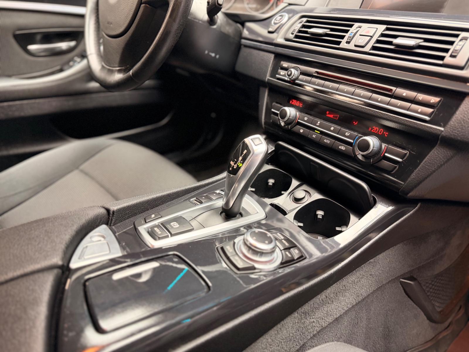 BMW 520i  Touring Bi-Xenon/AHK/Navi/BT/SHZ/PDC