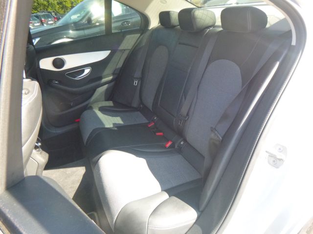 Fahrzeugabbildung Mercedes-Benz C 180 CGI Avantgarde >NAV/Sitzheiz/Einparkhilfe<