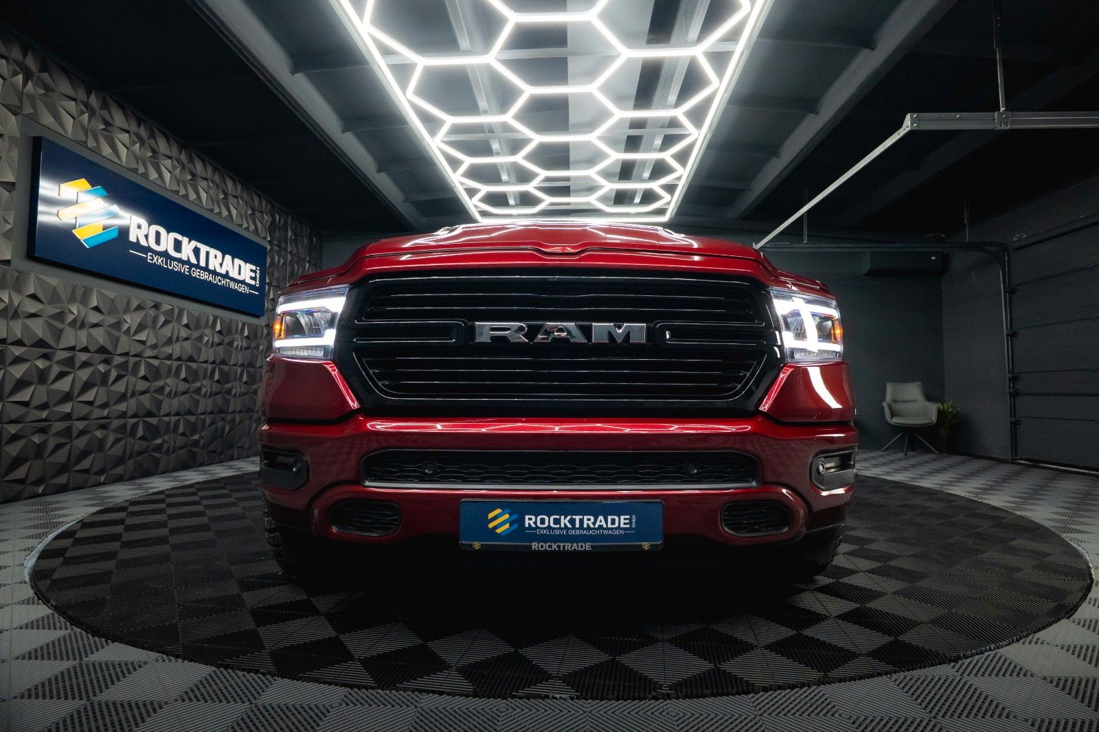 Fahrzeugabbildung Dodge RAM 5.7 V8 HEMI 4x4 OFFROAD Night LARAMIE 19%