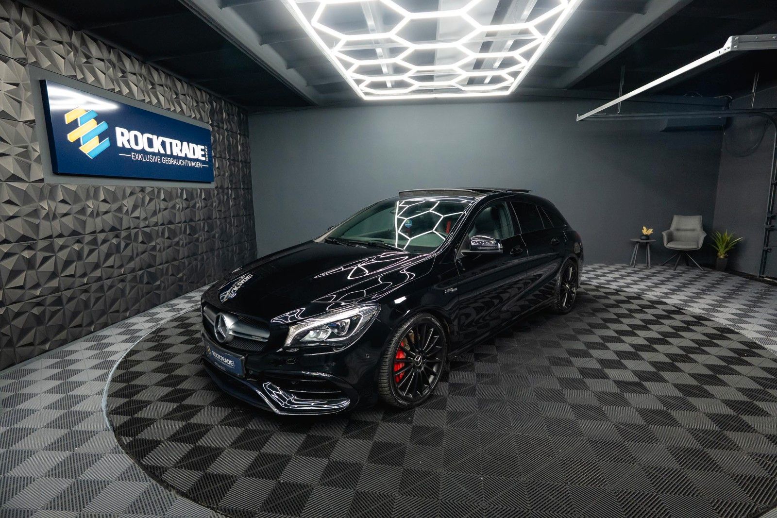Fahrzeugabbildung Mercedes-Benz CLA 45 AMG 4Matic Performance Night *Pano*LED*