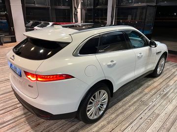 Jaguar F-Pace - 6