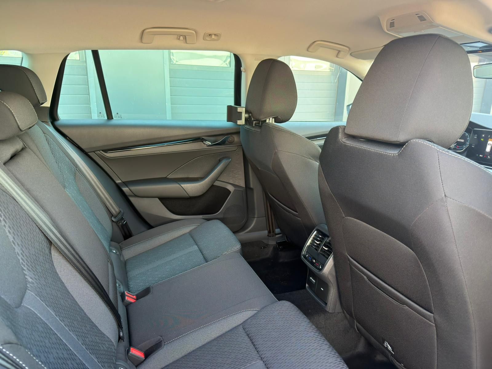 Fahrzeugabbildung SKODA Octavia Combi 2.0 TDI CLEVER *NAVI*ACC*KESSY*BT*