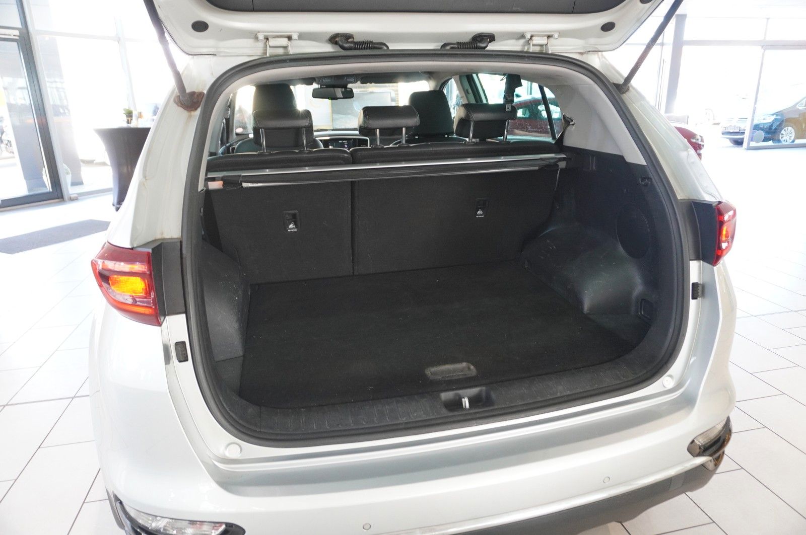 Fahrzeugabbildung Kia Sportage 1.6 CRDI 2WD DCT NAVI/LED/KAMERA/SH/AHK