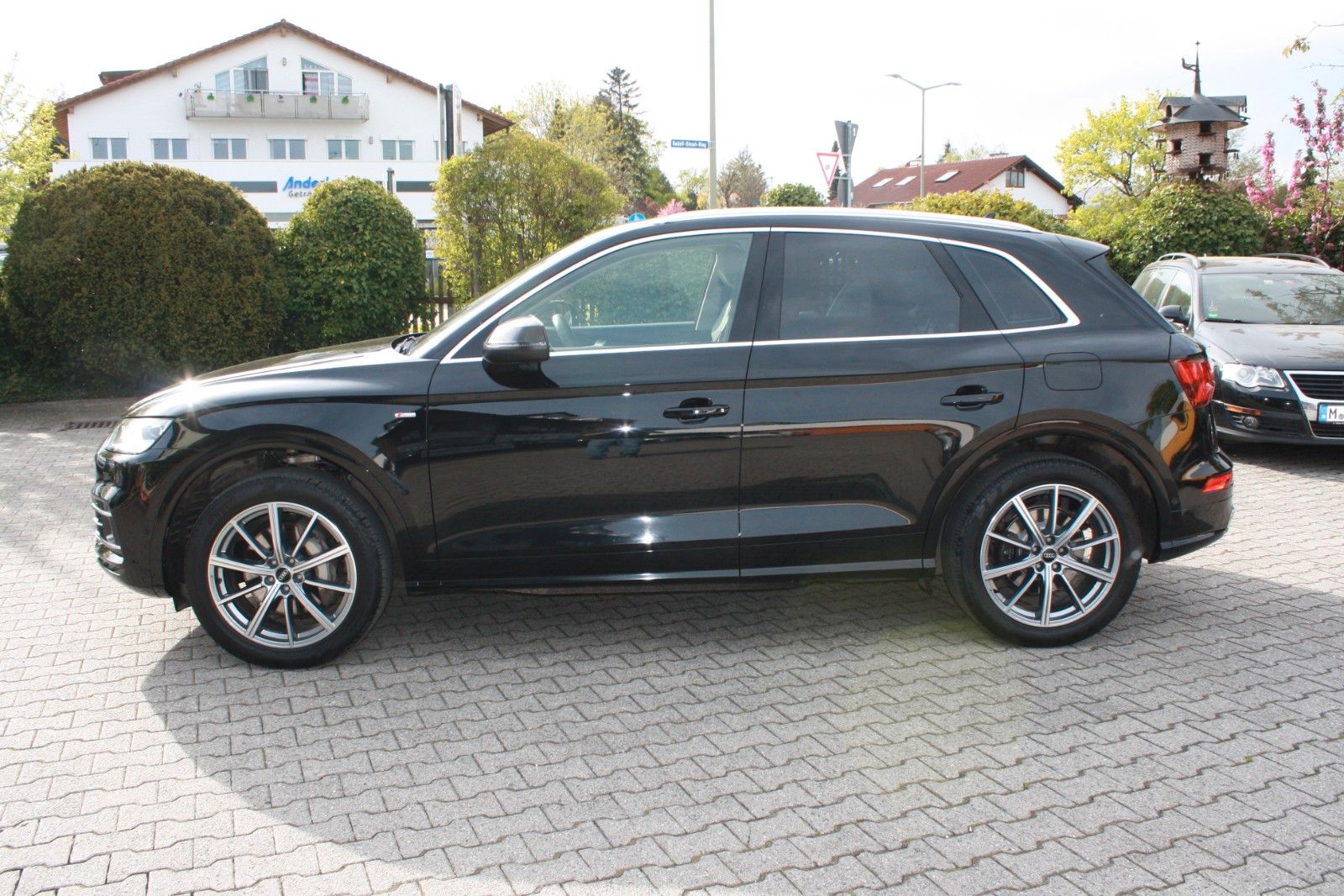 AUDI Q5 55 TFSI e quattro sport KD + Bremse hi. neu!