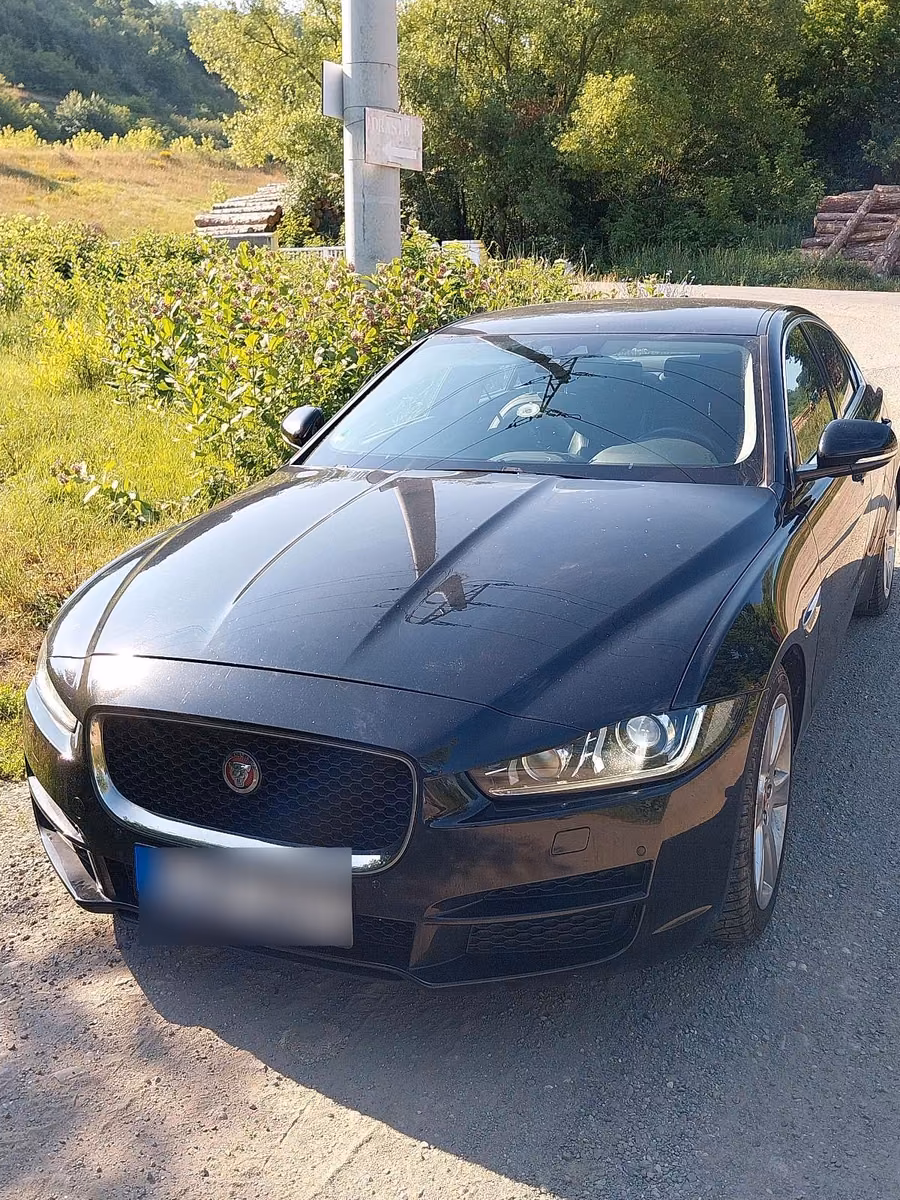 Jaguar XE