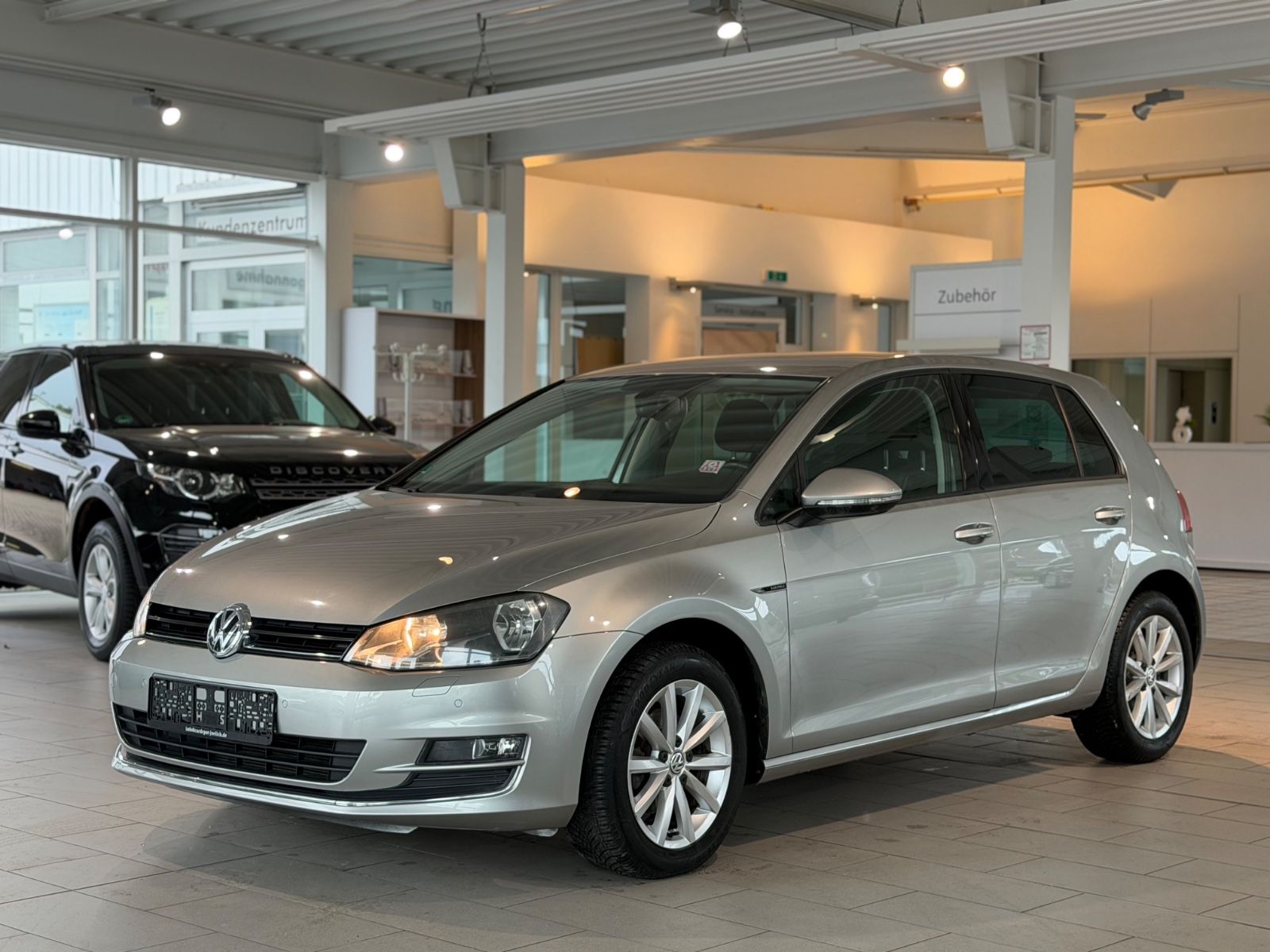 VW Golf VII Lim. Lounge BMT*KLIMAAUT.*NAVI*PDC*SHZ*