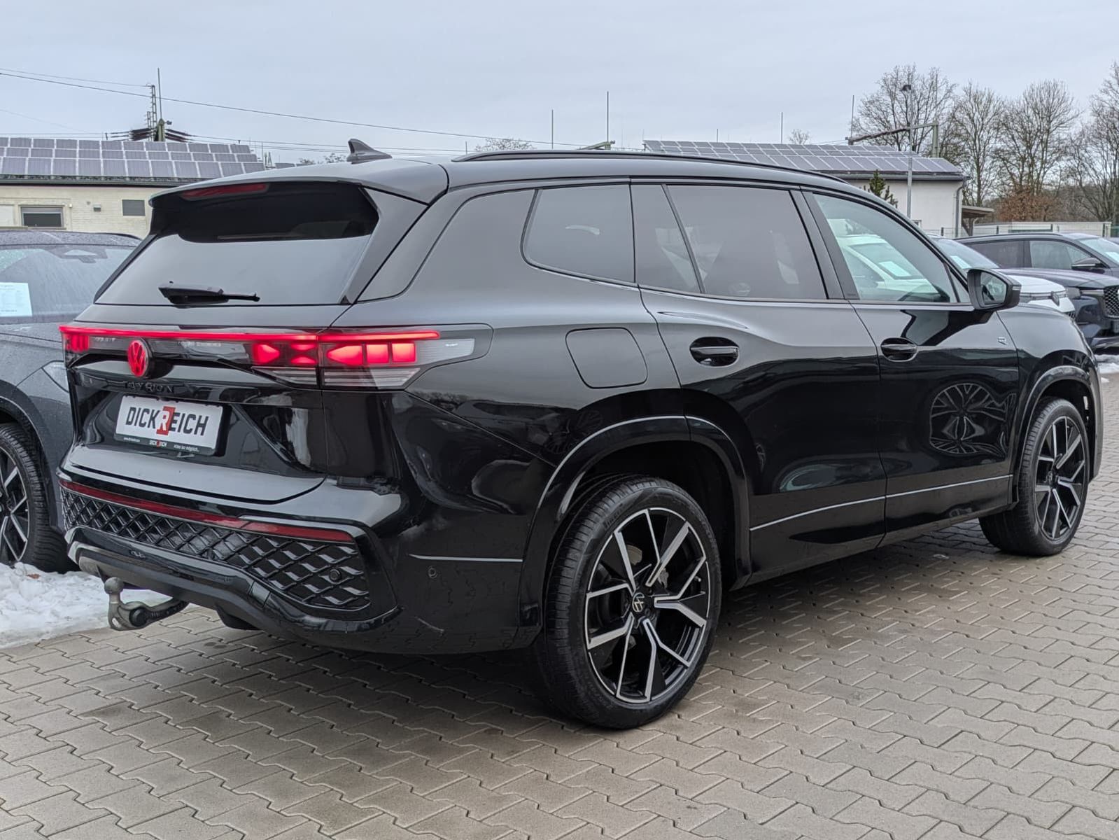 Fahrzeugabbildung Volkswagen Tayron 2.0 TDI 4M R-Line BLACK*7S*IQ-L.*PANO*HUD