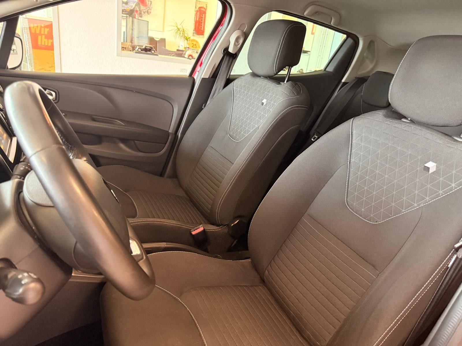 Fahrzeugabbildung Renault Clio IV Limited / KLIMA/ KEYLESS/TÜV SERVICE NEU