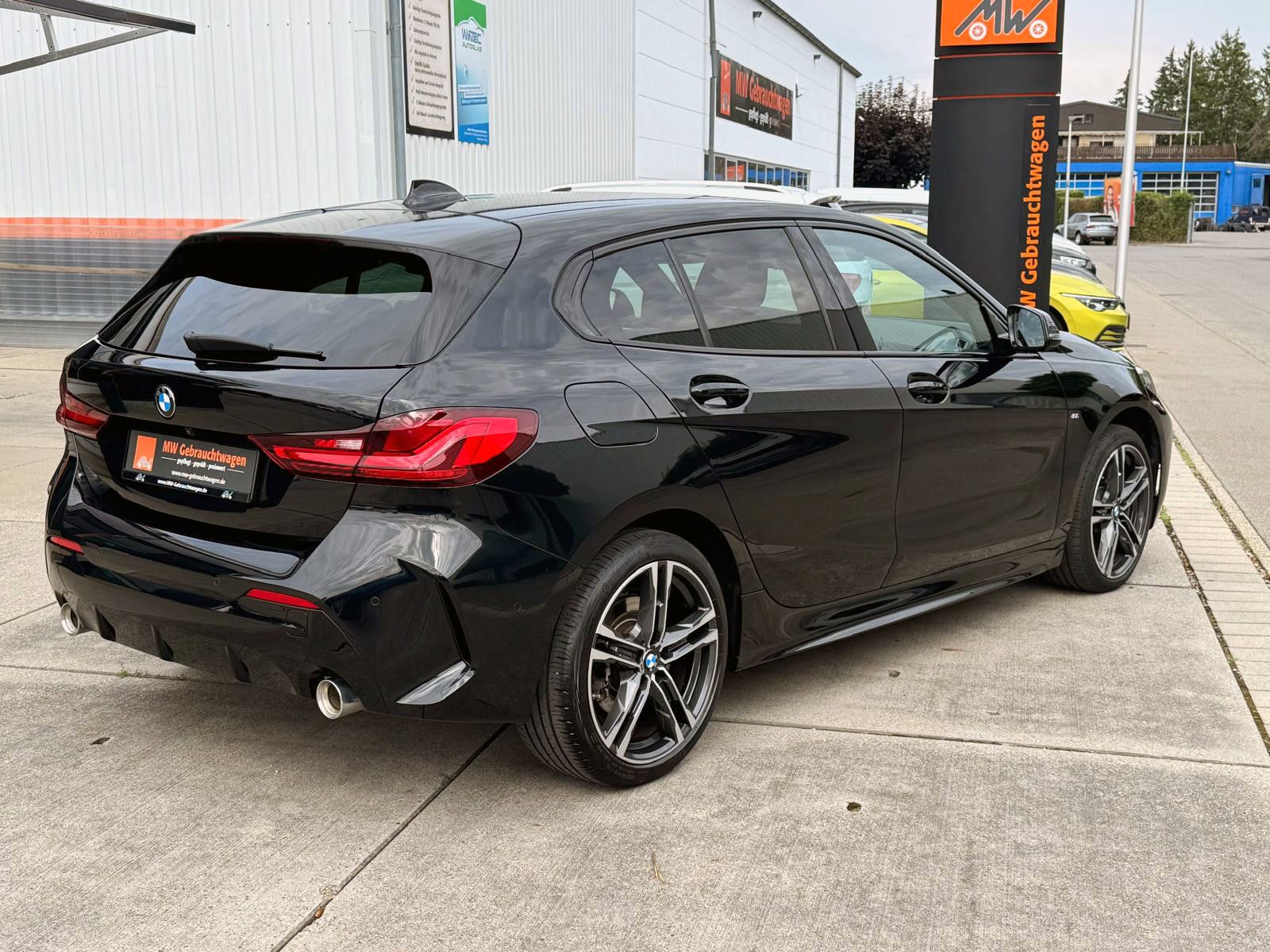 Fahrzeugabbildung BMW 120i M-Sport Steptr. ACC KAM SHZ NAV LED CarPlay