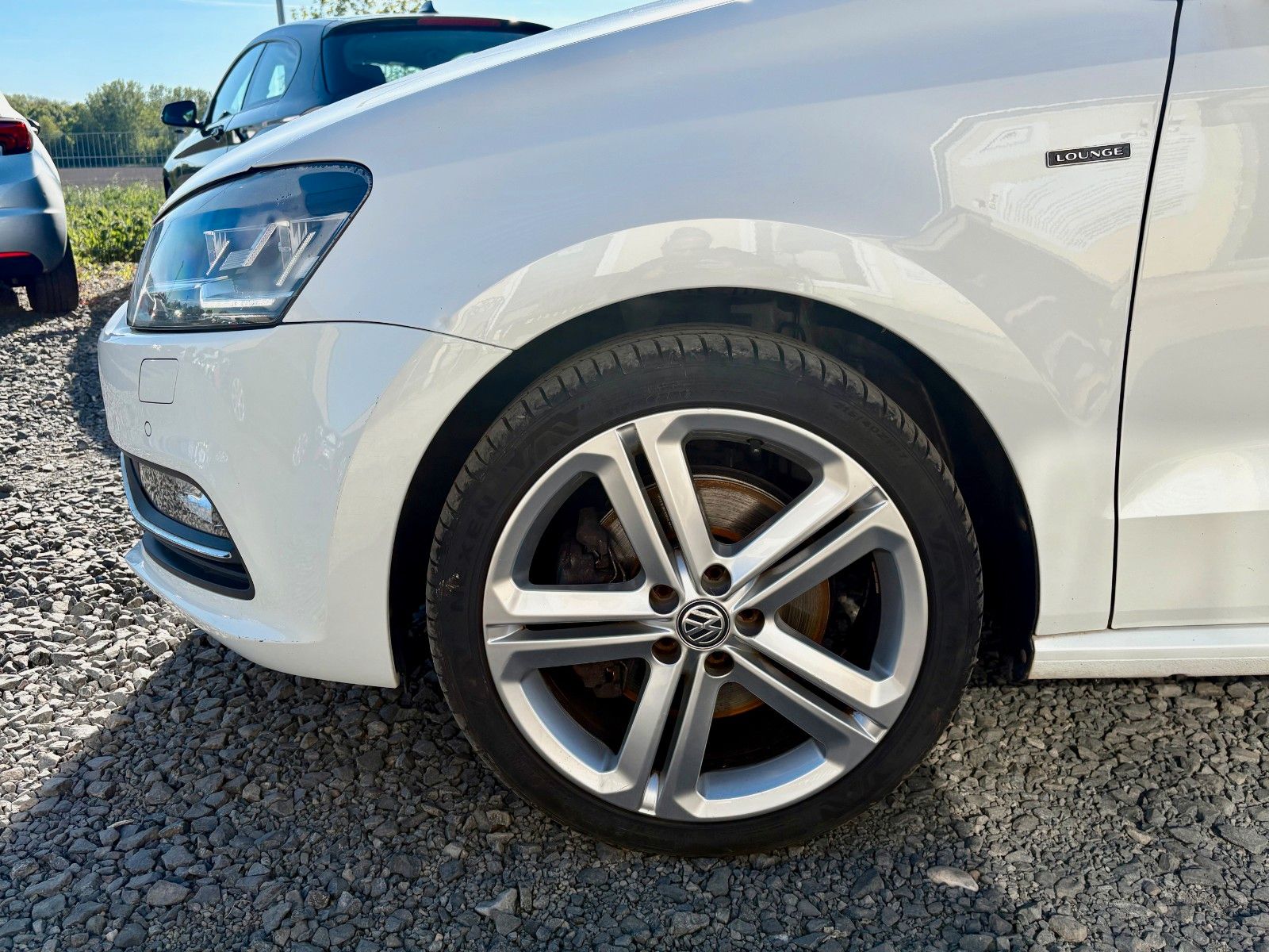 Fahrzeugabbildung Volkswagen Polo V Lounge 1.2 TSI 81kW LED Glasdach PDC Spor