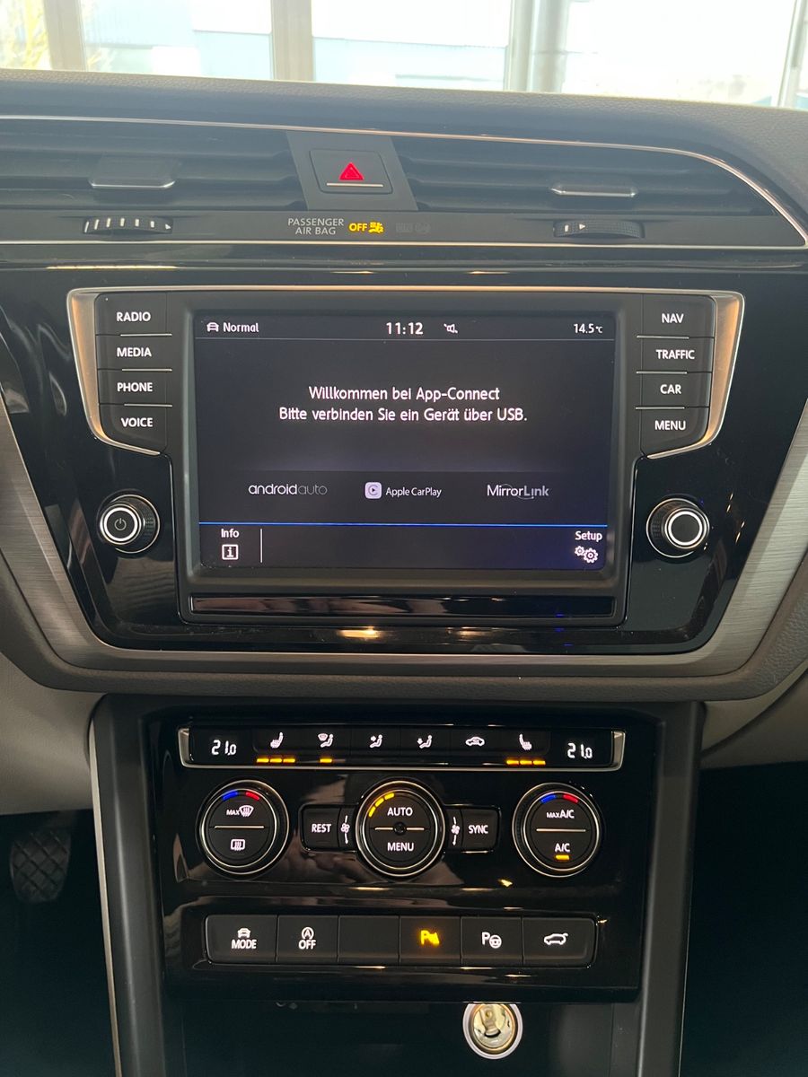 Fahrzeugabbildung Volkswagen Touran 2.0 TDI Comfortline *PERLMUTTWEIß*NAVI*