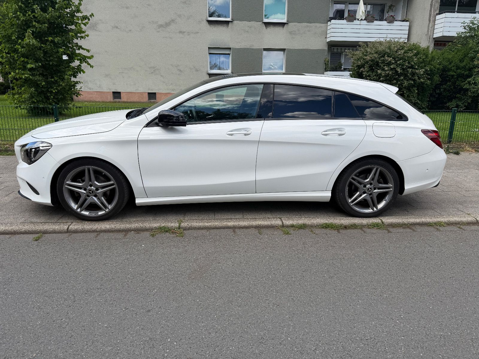 MERCEDES-BENZ CLA 220 Aut Pano Cam Keyless Navi LED
