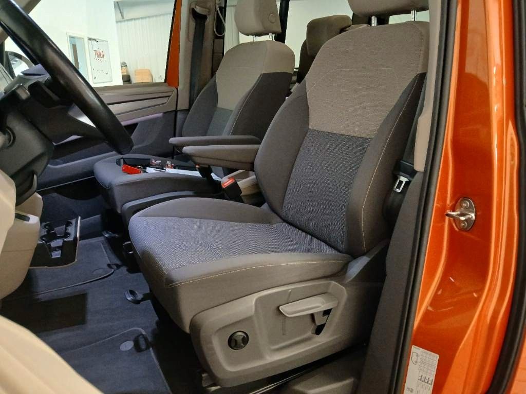 Fahrzeugabbildung Volkswagen T7 Multivan Edition lang Pano ACC vis-a-vis AHK
