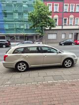 Toyota Avensis Combi 2.0 D-4D - - Toyota Avensis aus 2004 mit Diesel-Antrieb