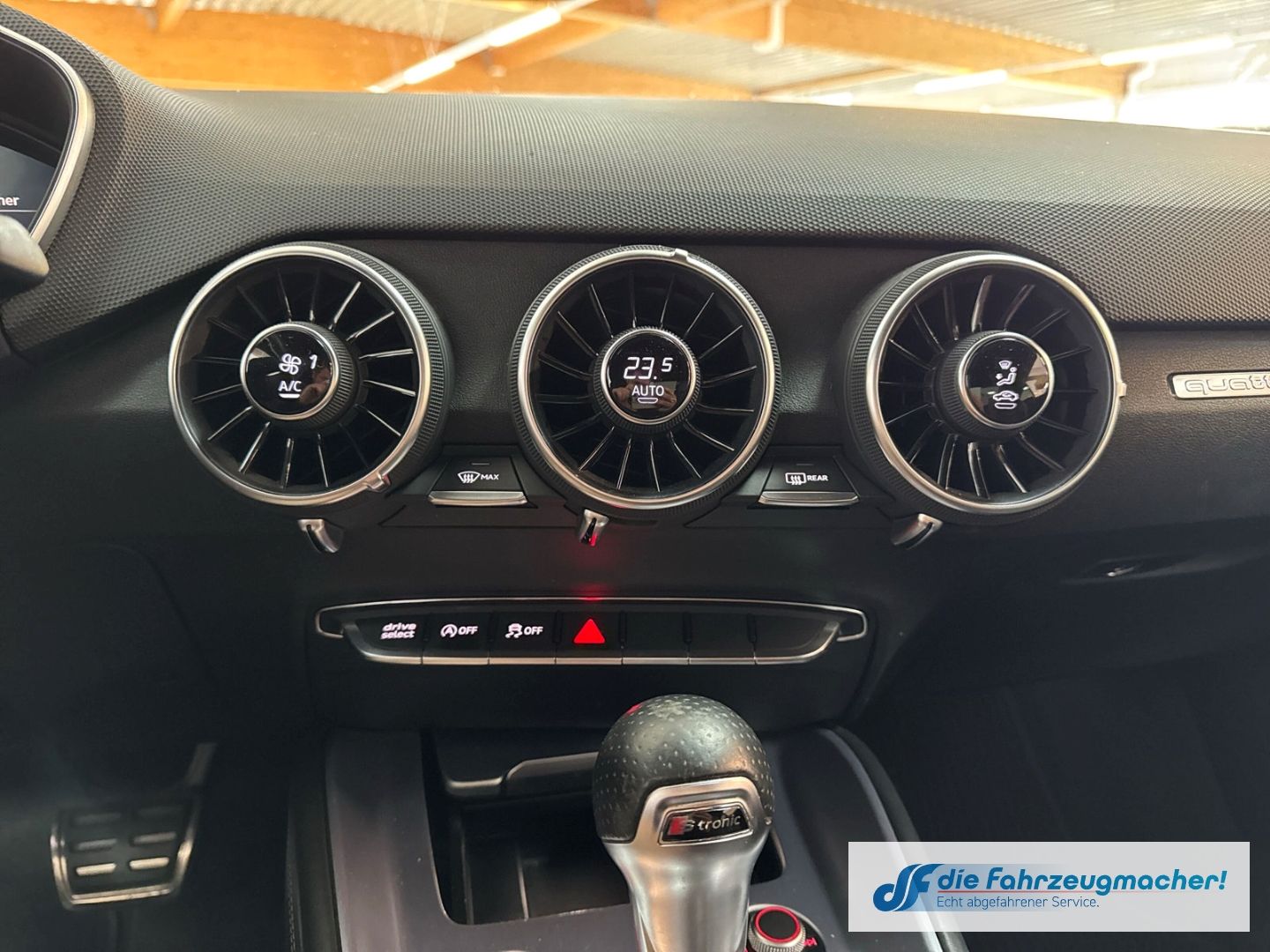 Fahrzeugabbildung Audi TT Coupe 2.0 TFSI quattro S line Sportpaket Lede