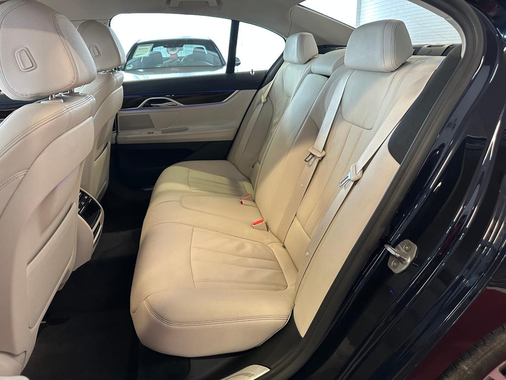 BMW 730
