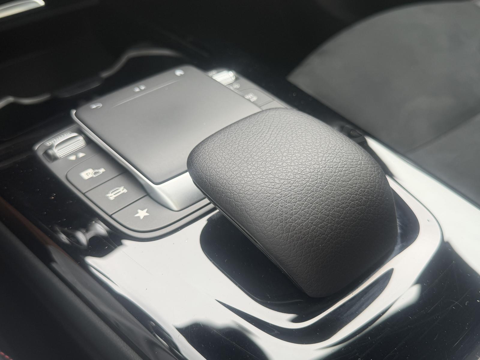 Mercedes-Benz A 250 e AMG LED MBUX Distronic Pano Kamera-360°