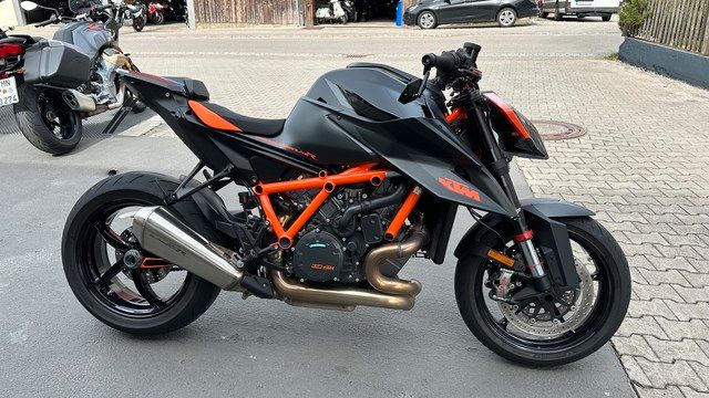 KTM 1290 SUPER DUKE R TECH PACK!