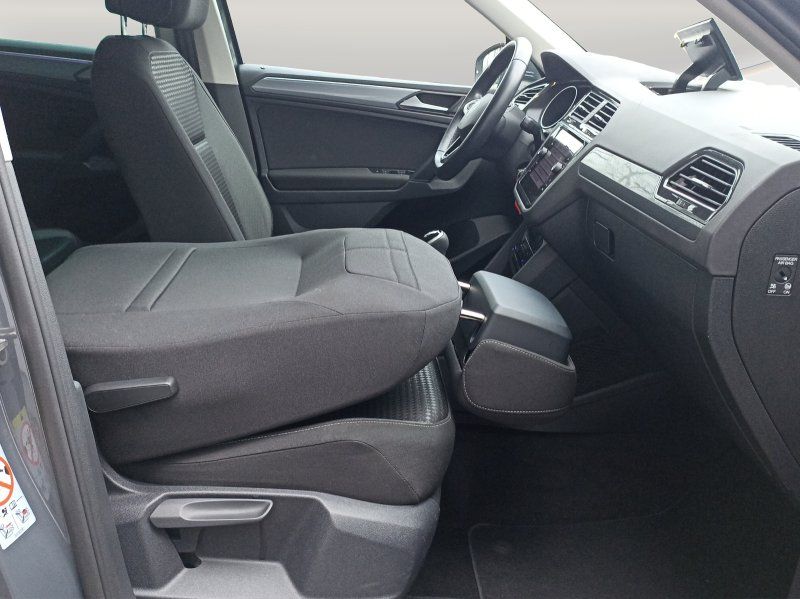 Fahrzeugabbildung Volkswagen Tiguan 1.5 TSI Active   ACC+KAMERA+NAVI+SMART-LI