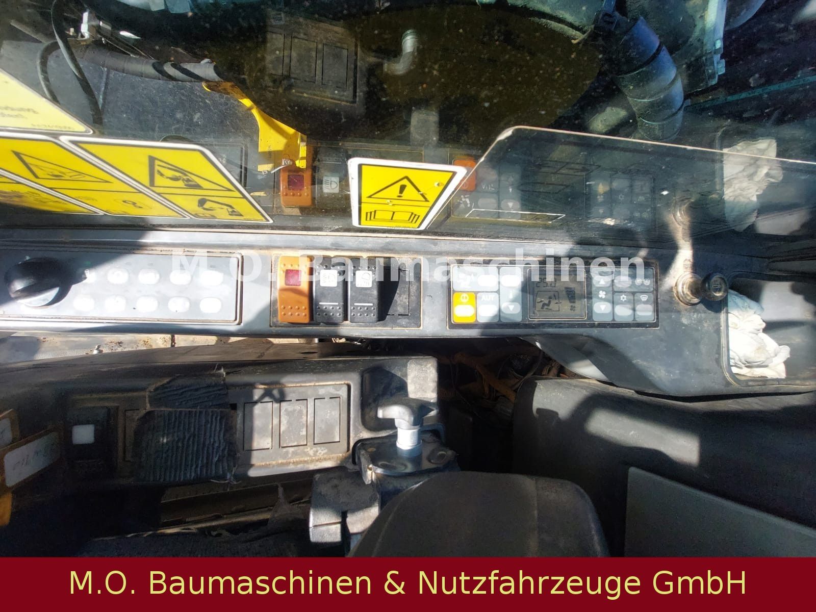 Fahrzeugabbildung CAT M 318 D  / SW /Hammerline / VSA / AC /