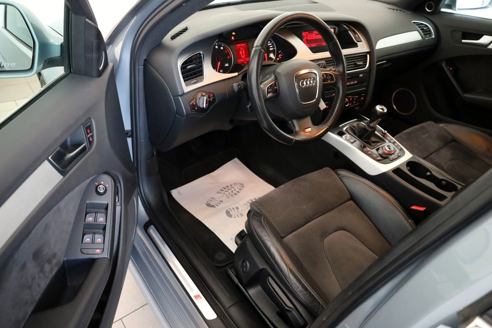 Fahrzeugabbildung Audi A4 Avant S line T.Leder,Navi,Xenon,SH.PDC