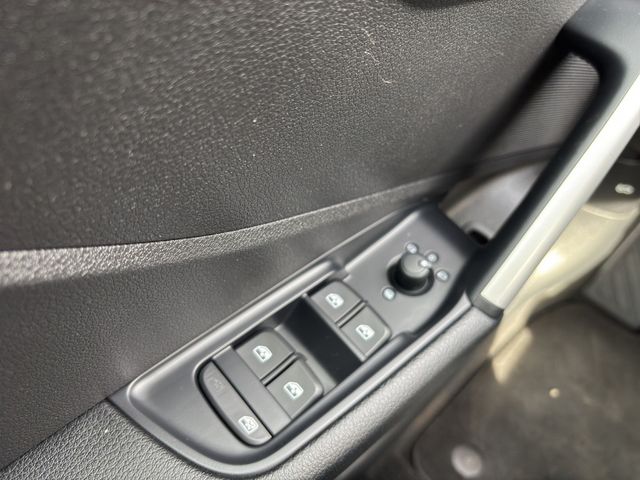 Q2 35 1.5 TFSI S-tronic PDC SHZ NAVI AHK LED