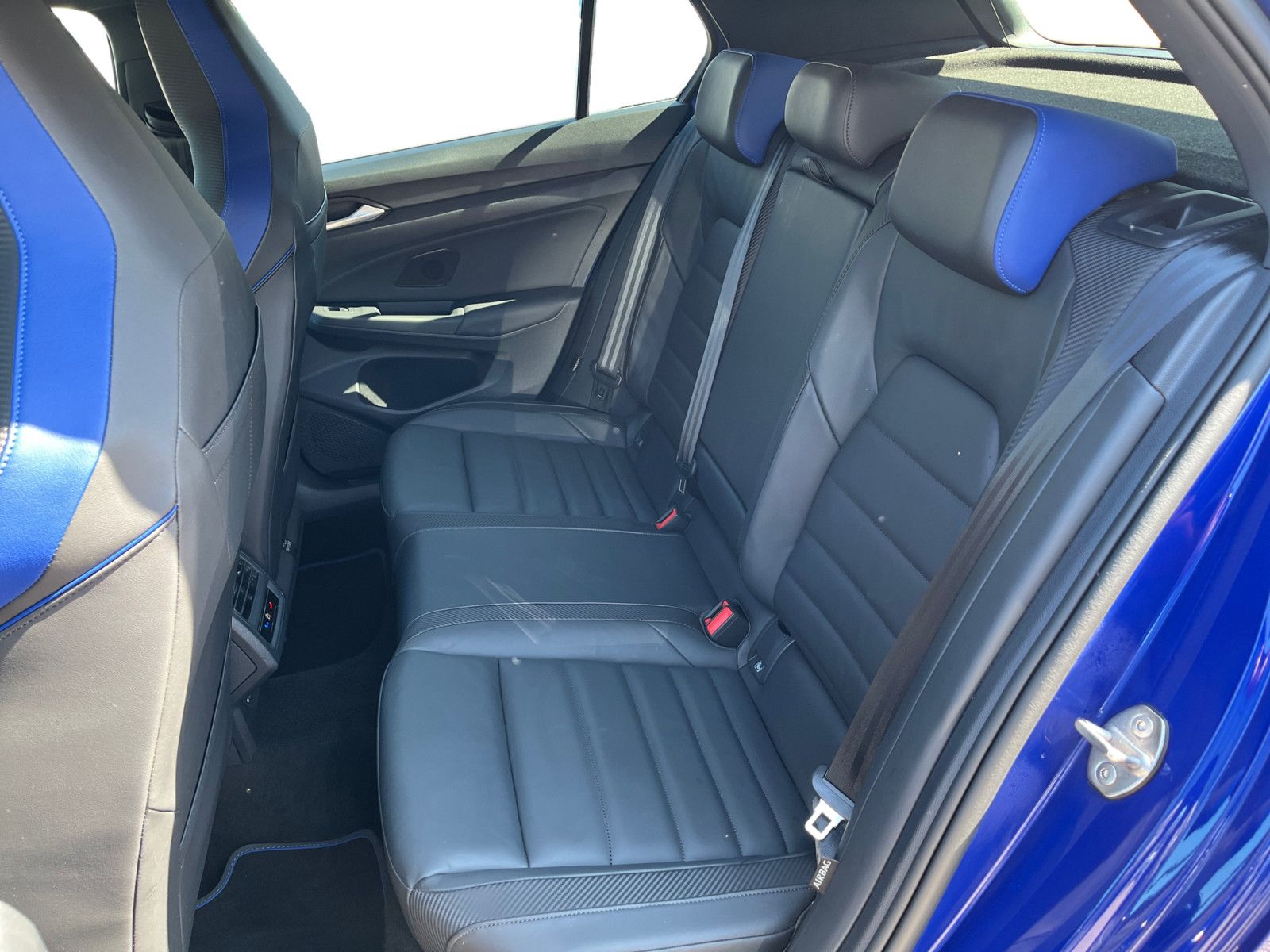 Volkswagen Golf VIII R 2.0TSI BlackSty 4Motion DSG HuD Pano foto 11