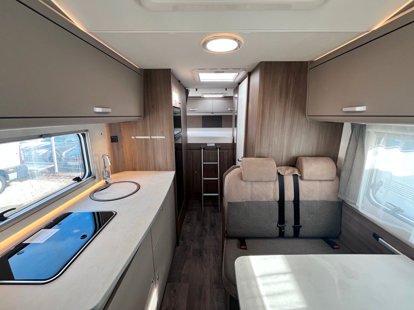 Fahrzeugabbildung Carado A-464 pro 2025 -Markise, Fahrradträger-