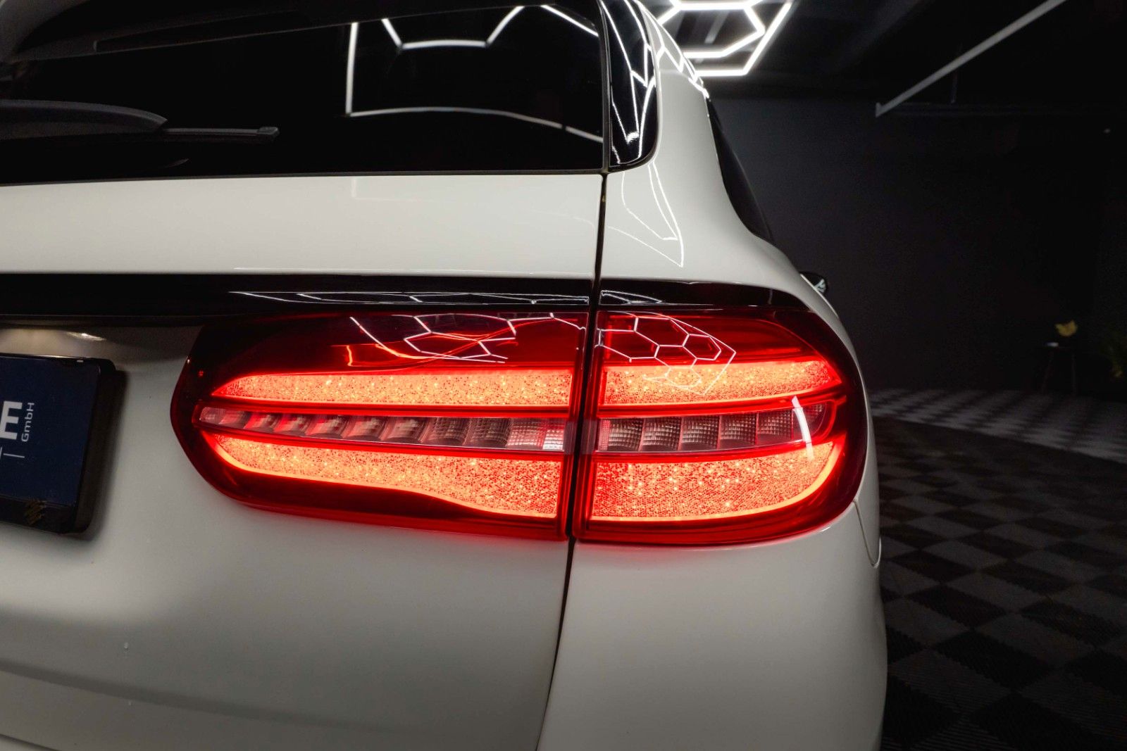 Fahrzeugabbildung Mercedes-Benz E 220d AMG Night-Paket | ACC | LED | Widescreen