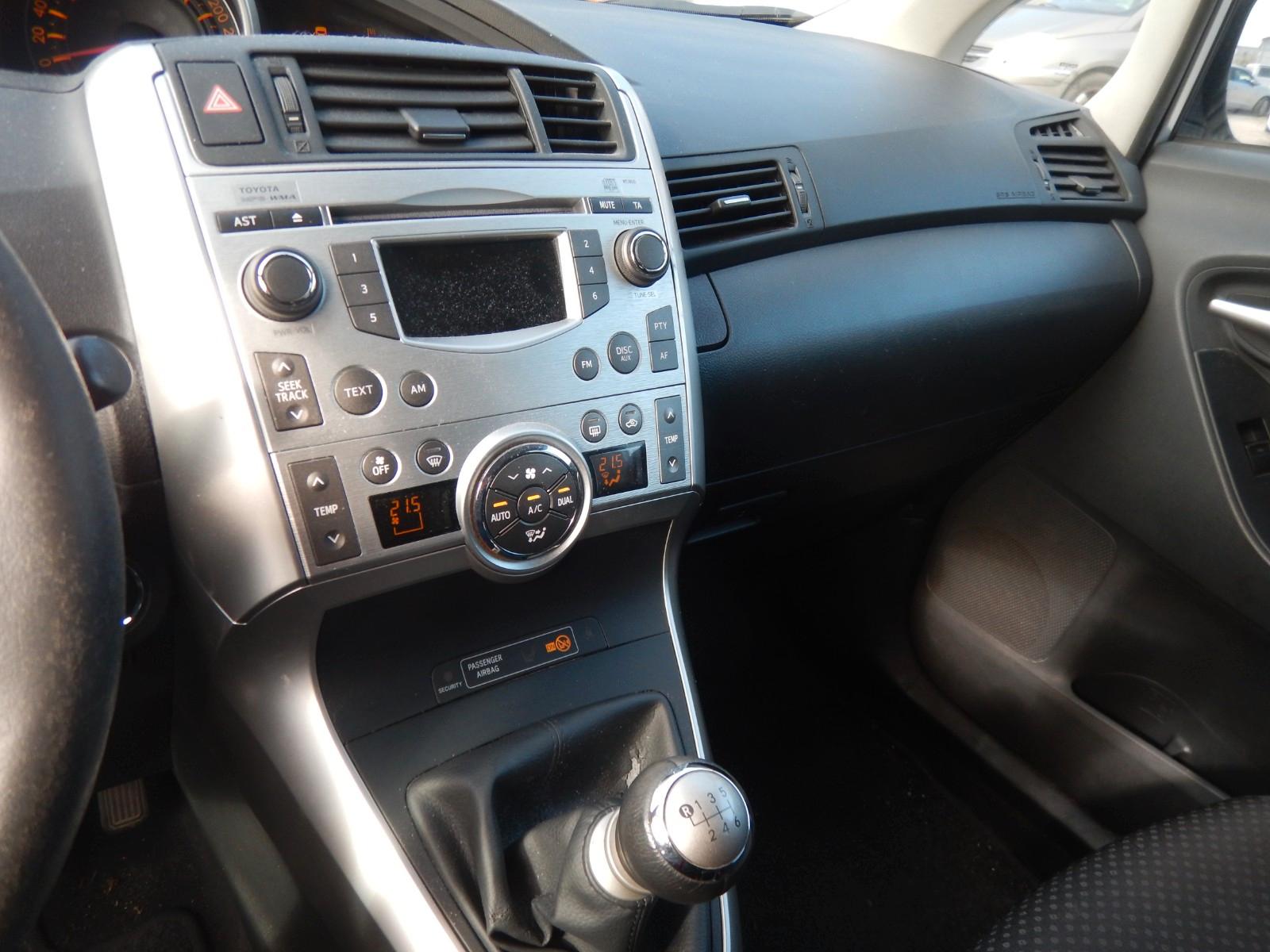 Toyota Verso 2011 — engine 1.998 cm³, 126 HP (93kW)