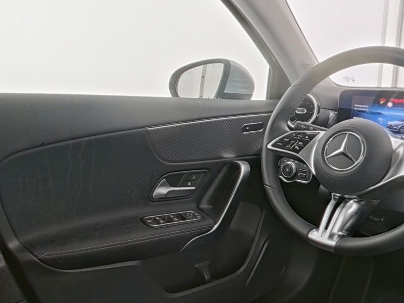 Fahrzeugabbildung Mercedes-Benz A 180 Progressive*KAMERA*LED*SPURHALTE*