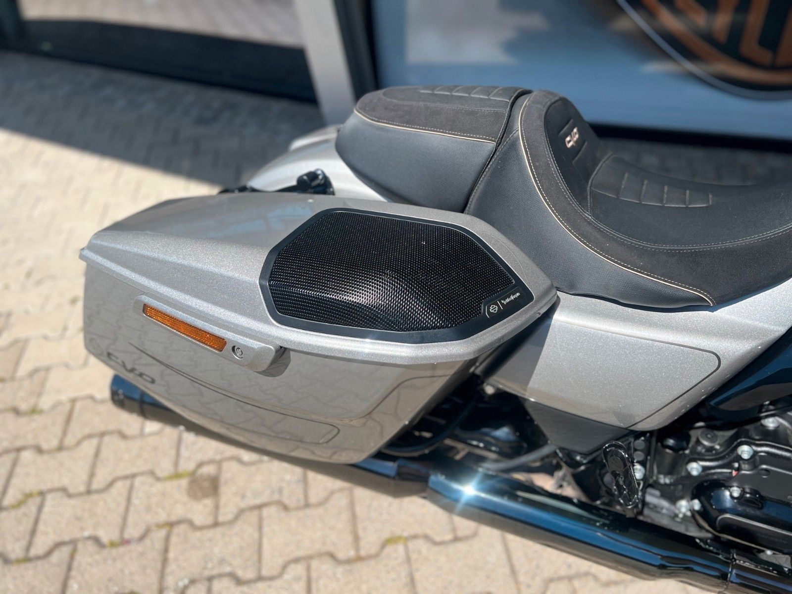 Fahrzeugabbildung Harley-Davidson Street Glide CVO Jekill & H-D Ape Lenker