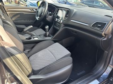 Bild 17 Renault Megane BLUE dCi 115 Intens Grandtour