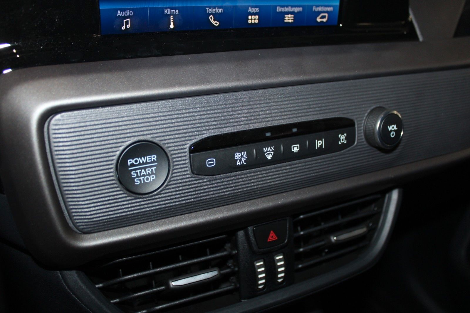 Fahrzeugabbildung Ford Tourneo Courier Titanium Kamera WinterPaket2 uvm